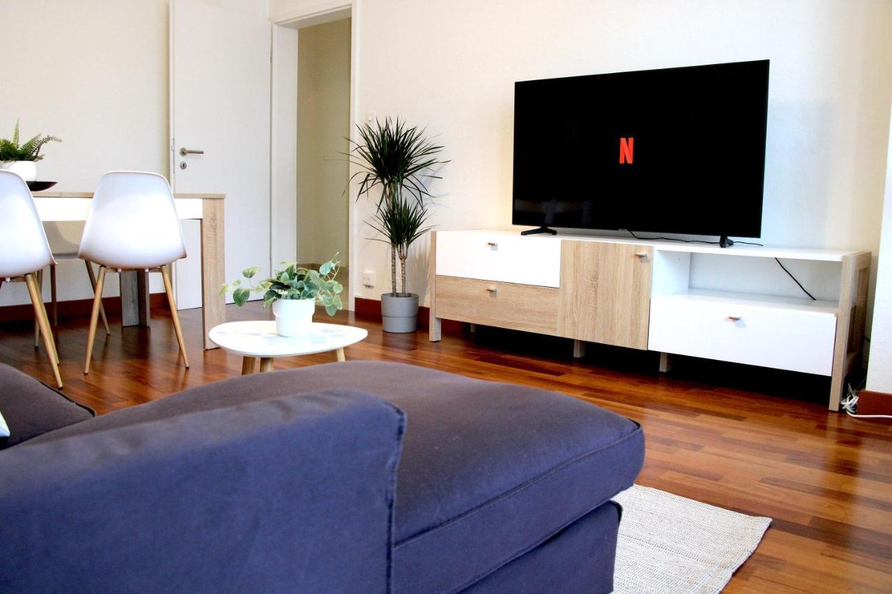 Cozy Apartment With Free Parking & Close To Lake Lugano Bagian luar foto