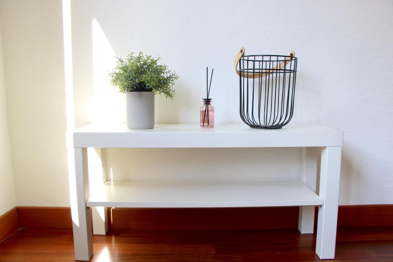 Cozy Apartment With Free Parking & Close To Lake Lugano Bagian luar foto