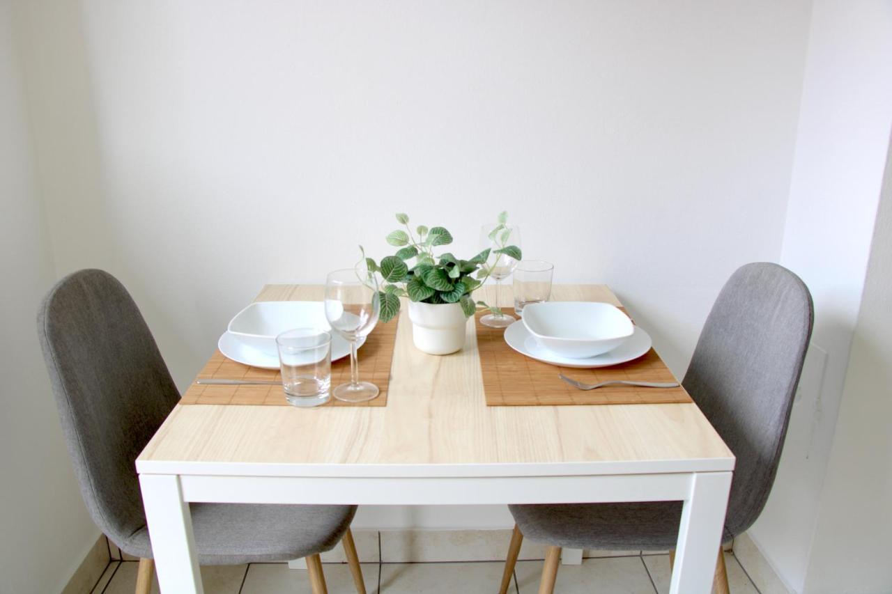 Cozy Apartment With Free Parking & Close To Lake Lugano Bagian luar foto