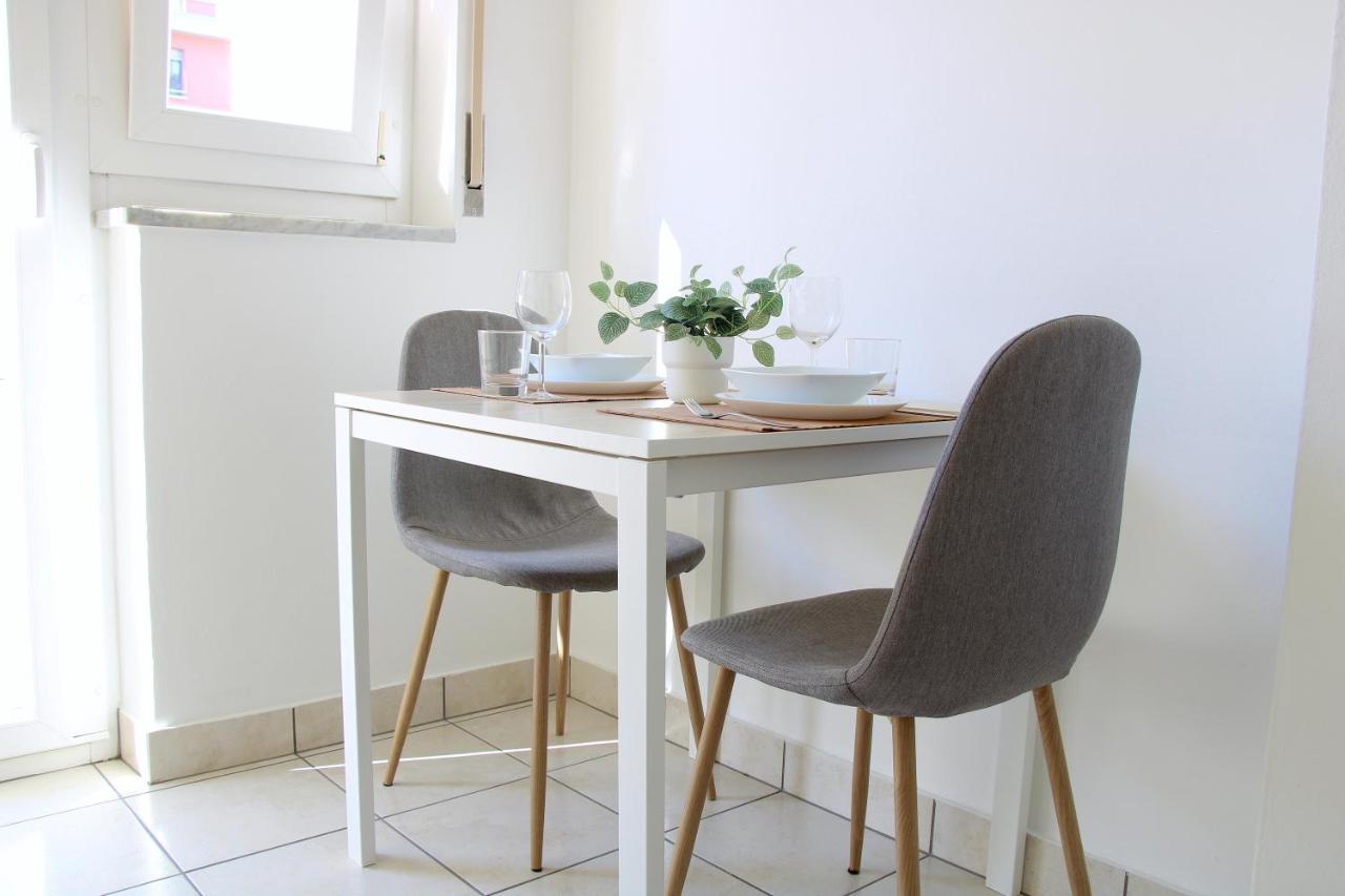 Cozy Apartment With Free Parking & Close To Lake Lugano Bagian luar foto