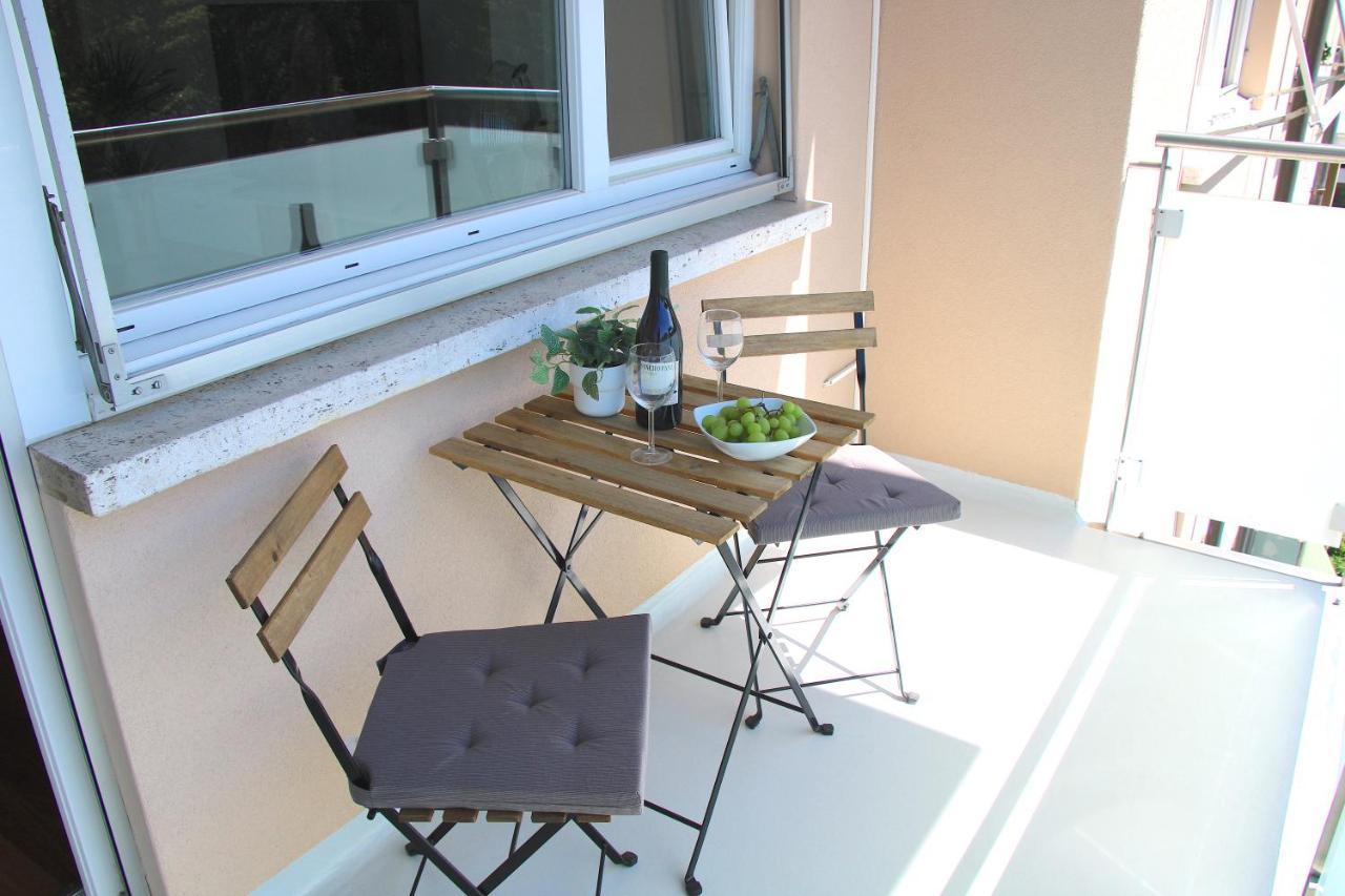 Cozy Apartment With Free Parking & Close To Lake Lugano Bagian luar foto